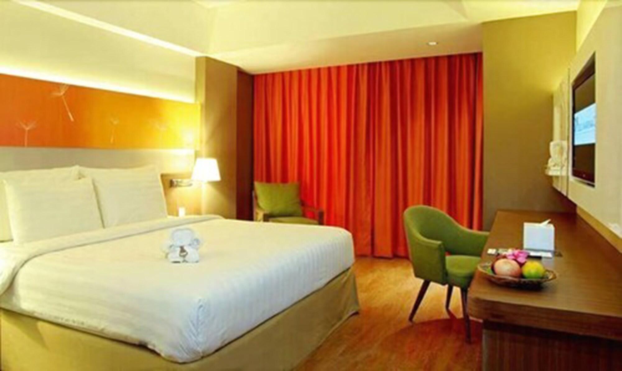 Soll Marina Hotel Серпонг Экстерьер фото